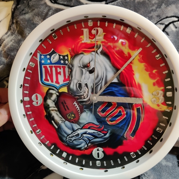 Broncos wall clock - Picture 3 of 9